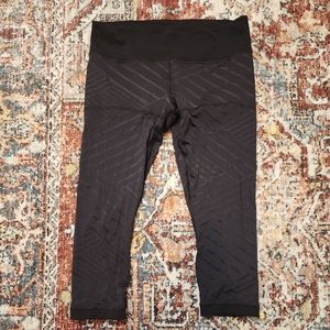 Black LuLu Lemon 12 Capri Legging